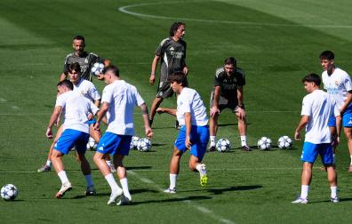 Xabi Alonso dirige el entrenamiento del Real Madrid en Valdebebas este lunes 15 de septiembre /