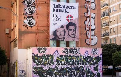 Pancarta en Ansoáin en apoyo a dos miembros de ETA
