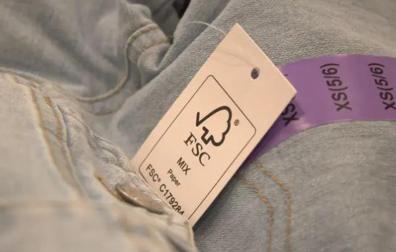 Revelan qué significa el triángulo en la etiqueta de la ropa: casi nadie lo sabe