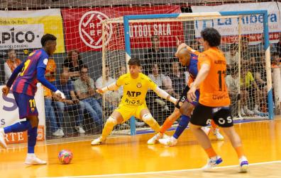 Instante del partido entre Ribera Navarra y Barça