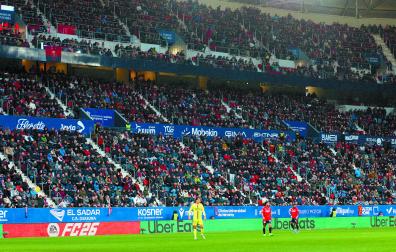 Una vista general de la grada lateral de El Sadar durante el último partido jugado contra el Villarreal.