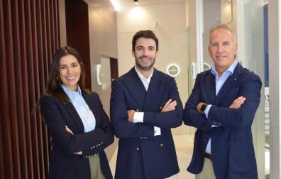 De izquierda a derecha, Dra. López, Dr. Lera y Dr. Bustillo de Clínica Bustillo & López