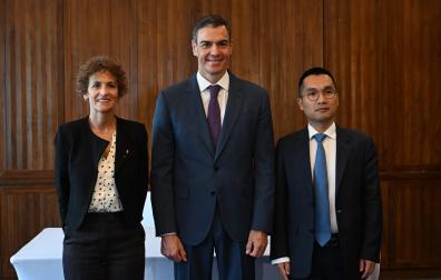 María Chivite, Pedro Sánchez y Jeff Wu