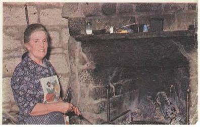 Juli Valencia preparando aquellas primeras migas que hicieron famoso al Mesón Las Torres