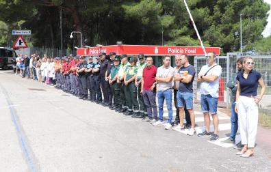 Instante de la concentración celebrada este jueves en la Comisaría de la Policía Foral de Tudela