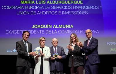 Fotos de la entrega del IV Premio Internacional Navarra Puerta de Europa en la jornada de clausura de los VIII Cursos Europeos de Verano