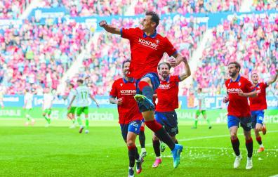 Ante Budimir, celebrando el gol que marcó de penalti el domingo en El Sadar