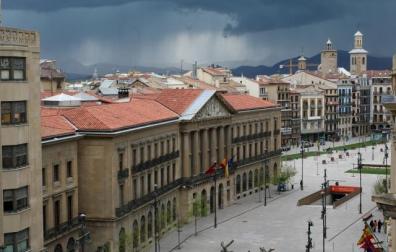 Fachada del Palacio de Navarra. El Gobierno deberá aprobar el proyecto de ley foral de transparencia antes de su entrada en vigor. J. C. CORDOVILLA