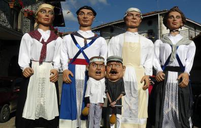 El barrio de la Rochapea celebra un año más la Fiesta de los Gigantes