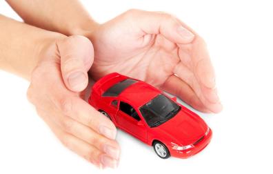 Advierten de las dificultades de los jóvenes para obtener seguro del coche