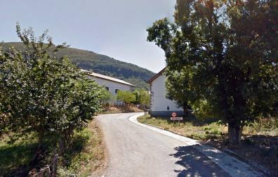 Un incendio calcina tres vehículos en Egozkue (valle de Anué)