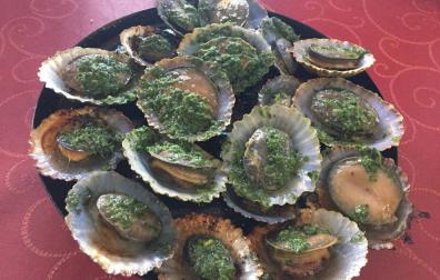 Lapas plancha con mojo verde