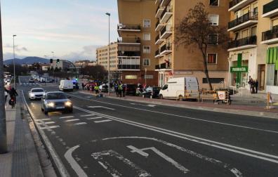 Dos jóvenes, un chico y una chica, resultaron heridos este lunes 10 de febrero tras sufrir un atropello en el puente de Cuatrovientos.