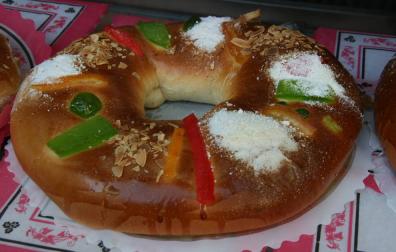 Imagen de un roscón de Reyes tradicional