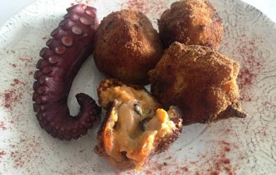 Croqueta de pulpo y bechamel de pimentón