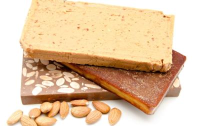 Varias tabletas de turrón