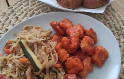 Ya os he dicho que el pan chino es clave para untar la salsa agridulce que nos sobre