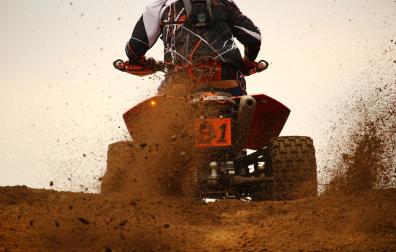 Una persona, en un quad
