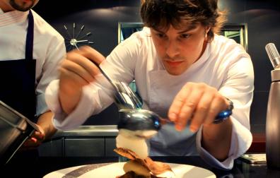 Jordi Cruz trabajando en el restaurante ABaC