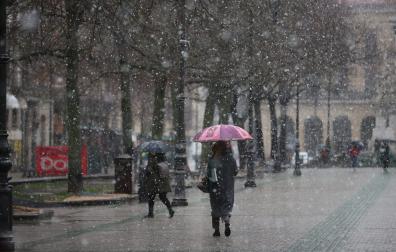 Copos de nieve en el Paseo Sarasate de Pamplona