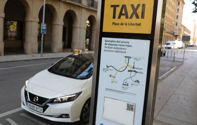 Un Taxi en una parada en Pamplona, en una imagen de archivo.