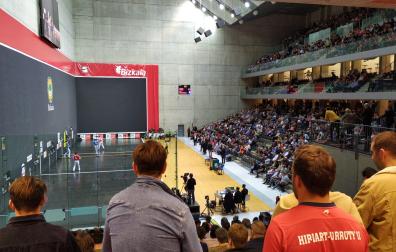 El frontón Bizkaia, en el partido previo a la final del Cuatro y Medio