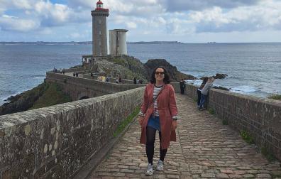 Beatriz Arce, en el faro del ‘Petit Minou’ (‘Gatito’, en francés), el pasado verano.