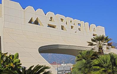 Arco con el letrero de Marbella