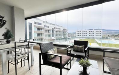 Cortina de cristal Lumon en la terraza de una vivienda en Pamplona