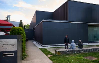 Exterior del albergue de Trinitarios, en una imagen tomada es lunes por la tarde noche.