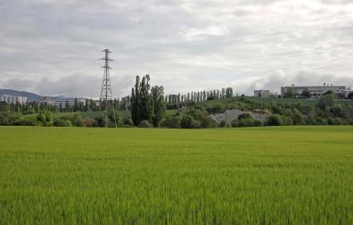 Nubes grises sobre los terrenos de Donapea, en Pamplona