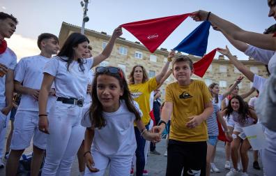 Fotos del chupinazo de las fiestas de Mutilva 2024.