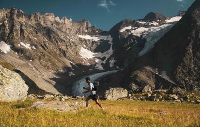 Kilian Jornet en el Grand Combin de Suiza, dentro del proyecto 'Alpine Connections' en el que ha coronado 82 cimas alpinas de 4.000 metros en 19 días

NICK DANIELSON/LYMBUS

23/08/2024
