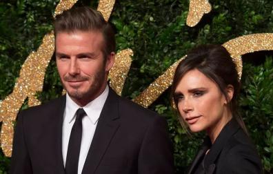El exfutbolista David Beckham y su esposa la diseñadora Victoria Beckham