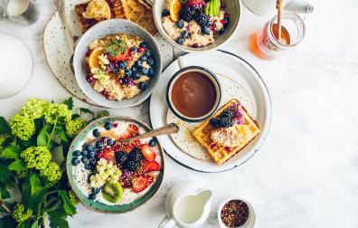 Un completo desayuno con lácteos, fibra y vitamina C