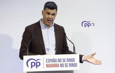 El presidente del PPN, Javier García, durante la rueda de prensa que ha ofrecido este lunes en Pamplona