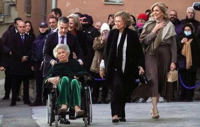 La reina Sofía asistió a la boda de su sobrino Nicolás de Grecia con Jrysí Vardinoyanni, acompañada por Irene de Grecia y la infanta Cristina
