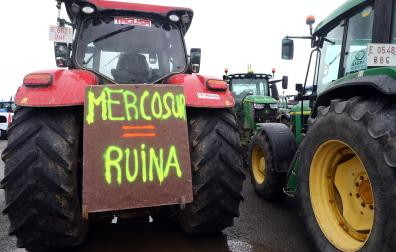 En la concentración de tractores del pasado 10 de febrero en Tafalla se vieron varios carteles en contra del acuerdo con Mercosur