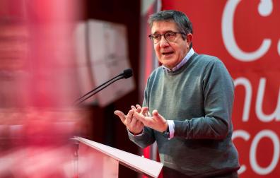 El portavoz del Grupo Parlamentario Socialista en el Congreso, Patxi López, durante su intervención este sábado en el 15 congreso del PSOE en Cantabria