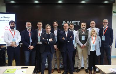 Ponentes y organizadores de la jornada sobre la digitalización del transporte y la logística en Navarra