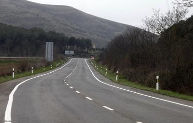 Recta de la N-113, donde murieron cuatro camioneros en una colisión frontal la madrugada del 5 de marzo.