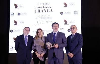 Fotos de la entrega del premio José Javier Uranga a Julián Quirós.