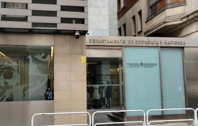 Fachada del Departamento de Economía y Hacienda