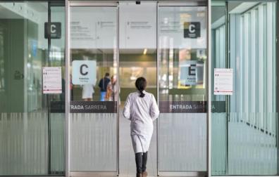 El consejero de Salud del Gobierno de Navarra ha explicado que las intervernciones quirúrgicas que se estaban realizando cuando se ha producido el apagón se han podido finalizar sin ningún problema y las que estaban pendientes se han pospuesto