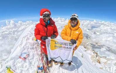 Fotos de la expedición de los alpinistas navarros Uxue Murolas e Ignacio Barrio al Makalu (8.485 m).