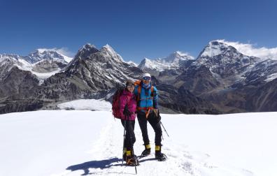 Fotos de la expedición de los alpinistas navarros Uxue Murolas e Ignacio Barrio al Makalu (8.485 m).