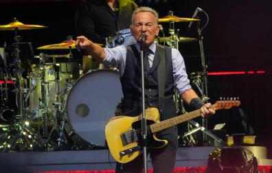 Bruce Springsteen actúa durante su concierto en el Reale Arena, este 21 de junio de 2025, en San Sebastián./