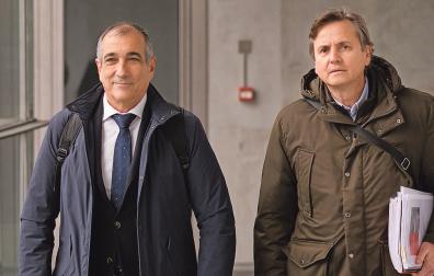 El consejero Óscar Chivite y el director general de Obras Públicas, Pedro Andrés López