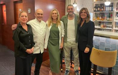 Kira Miró y Salva Reina, junto a Koldo, Goretti y Verónica Rodero