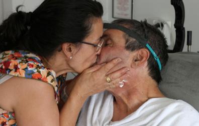 Carlos Ardanaz Baigorri y su mujer María García, ambos de Olite, se conocieron en la niñez. Ambos son padres de son hijos, Tamara y Carlos y abuelo de Aitor.